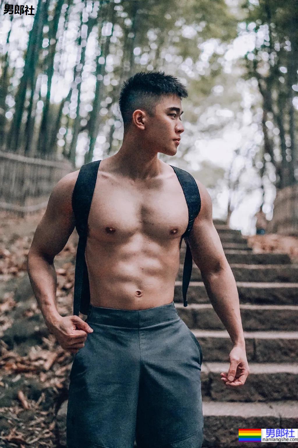 犬系腱子肉小狼狗约你去爬山，你敢去吗？ - 51虹马