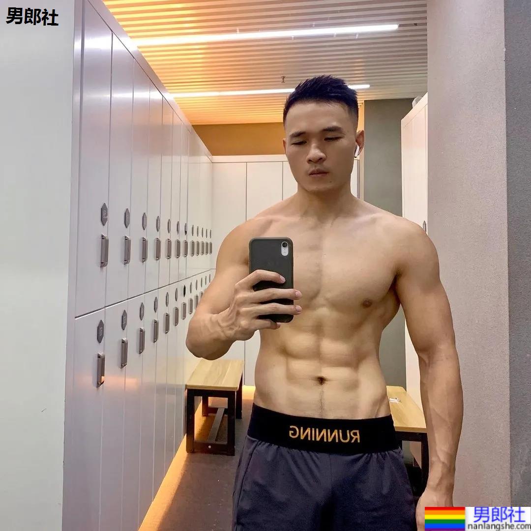成都新晋1哥肌肉照爆红推特，外国网友们都看馋了！ - 51虹马