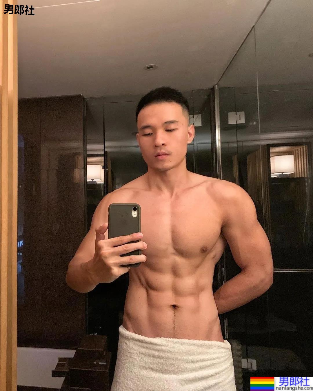 成都新晋1哥肌肉照爆红推特，外国网友们都看馋了！ - 51虹马