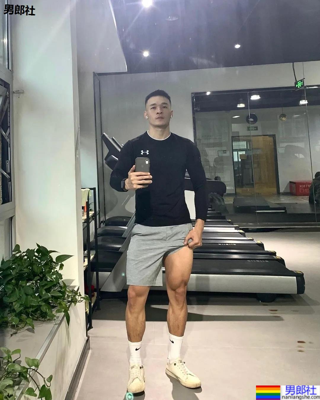 成都新晋1哥肌肉照爆红推特，外国网友们都看馋了！ - 51虹马