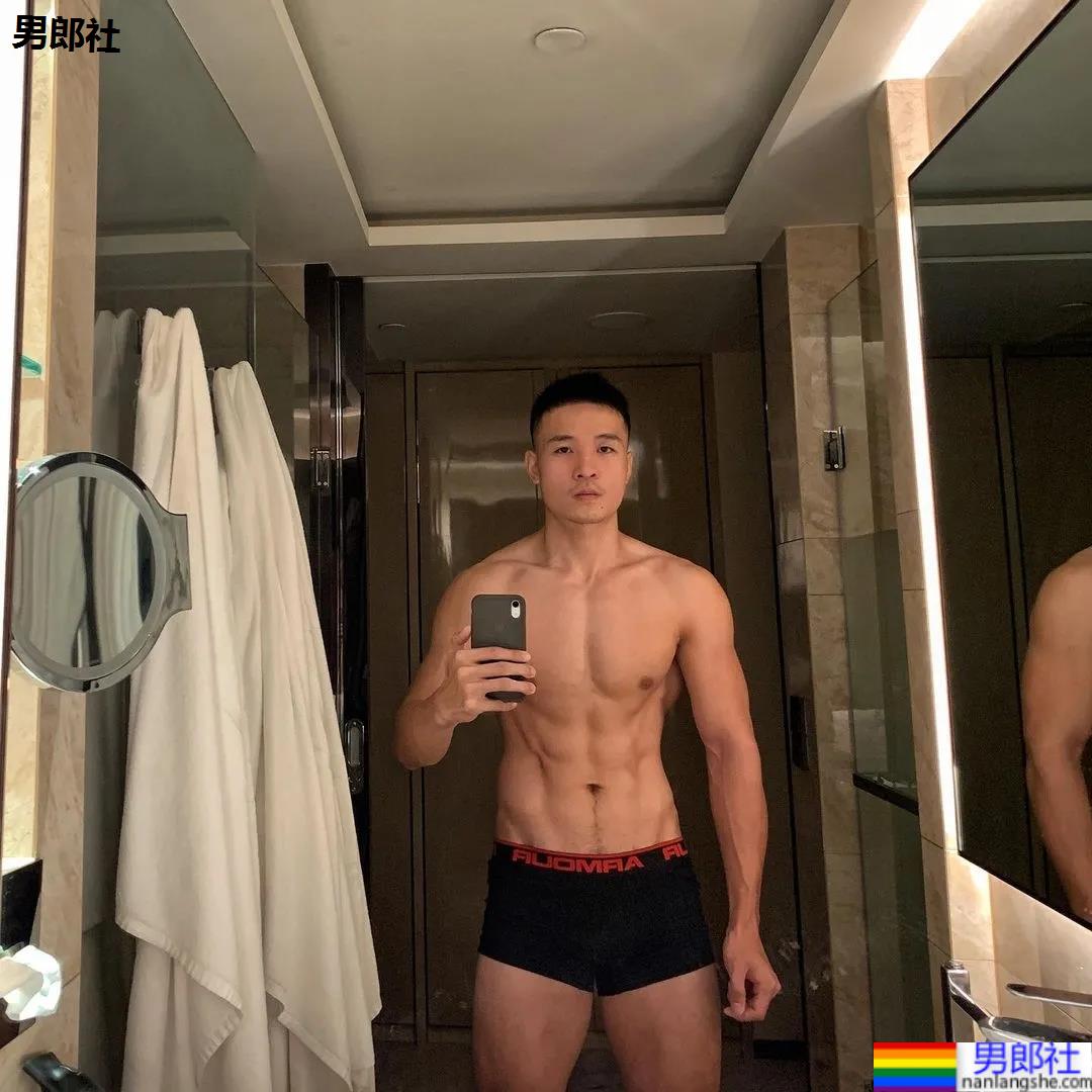 成都新晋1哥肌肉照爆红推特，外国网友们都看馋了！ - 51虹马