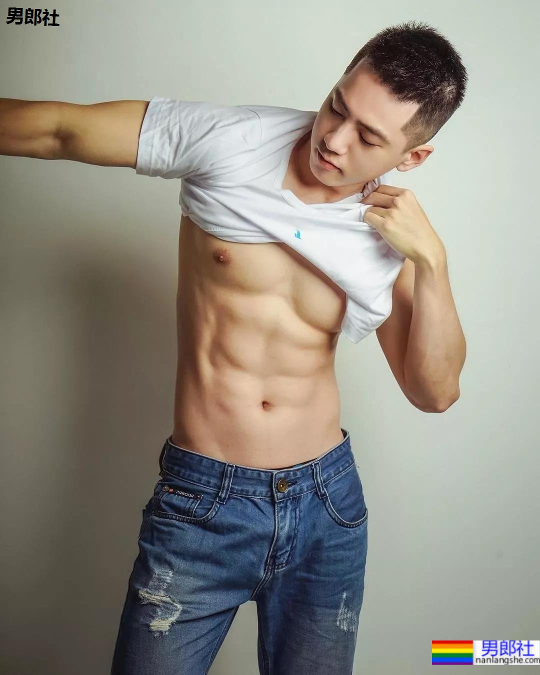 疯狂撞脸黄景瑜的6位高鼻梁肌肉帅哥,个个都是人间尤物! - 51虹马 疯狂撞脸黄景瑜的6位高鼻梁肌肉帅哥,个个都是人间尤物! - 51虹马