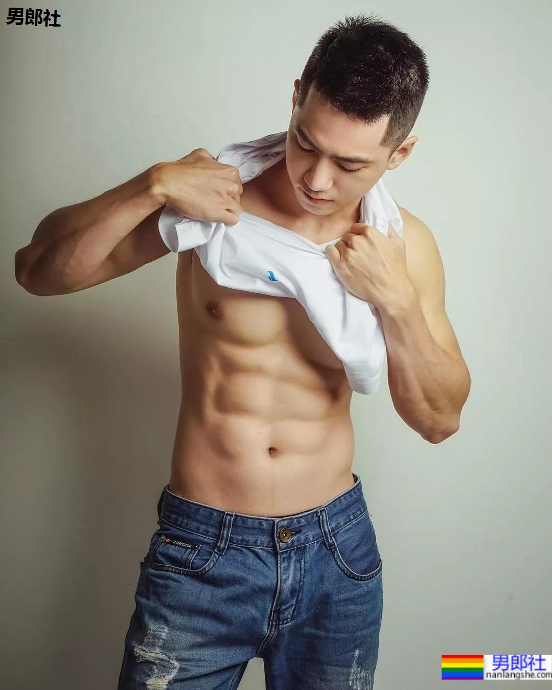 疯狂撞脸黄景瑜的6位高鼻梁肌肉帅哥,个个都是人间尤物! - 51虹马 疯狂撞脸黄景瑜的6位高鼻梁肌肉帅哥,个个都是人间尤物! - 51虹马