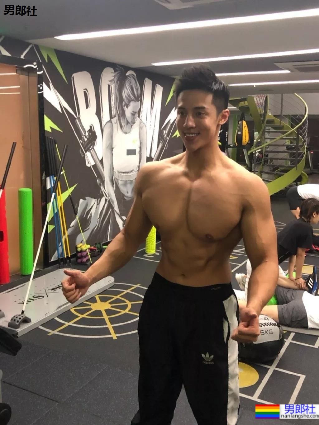 疯狂撞脸黄景瑜的6位高鼻梁肌肉帅哥,个个都是人间尤物! - 51虹马 疯狂撞脸黄景瑜的6位高鼻梁肌肉帅哥,个个都是人间尤物! - 51虹马