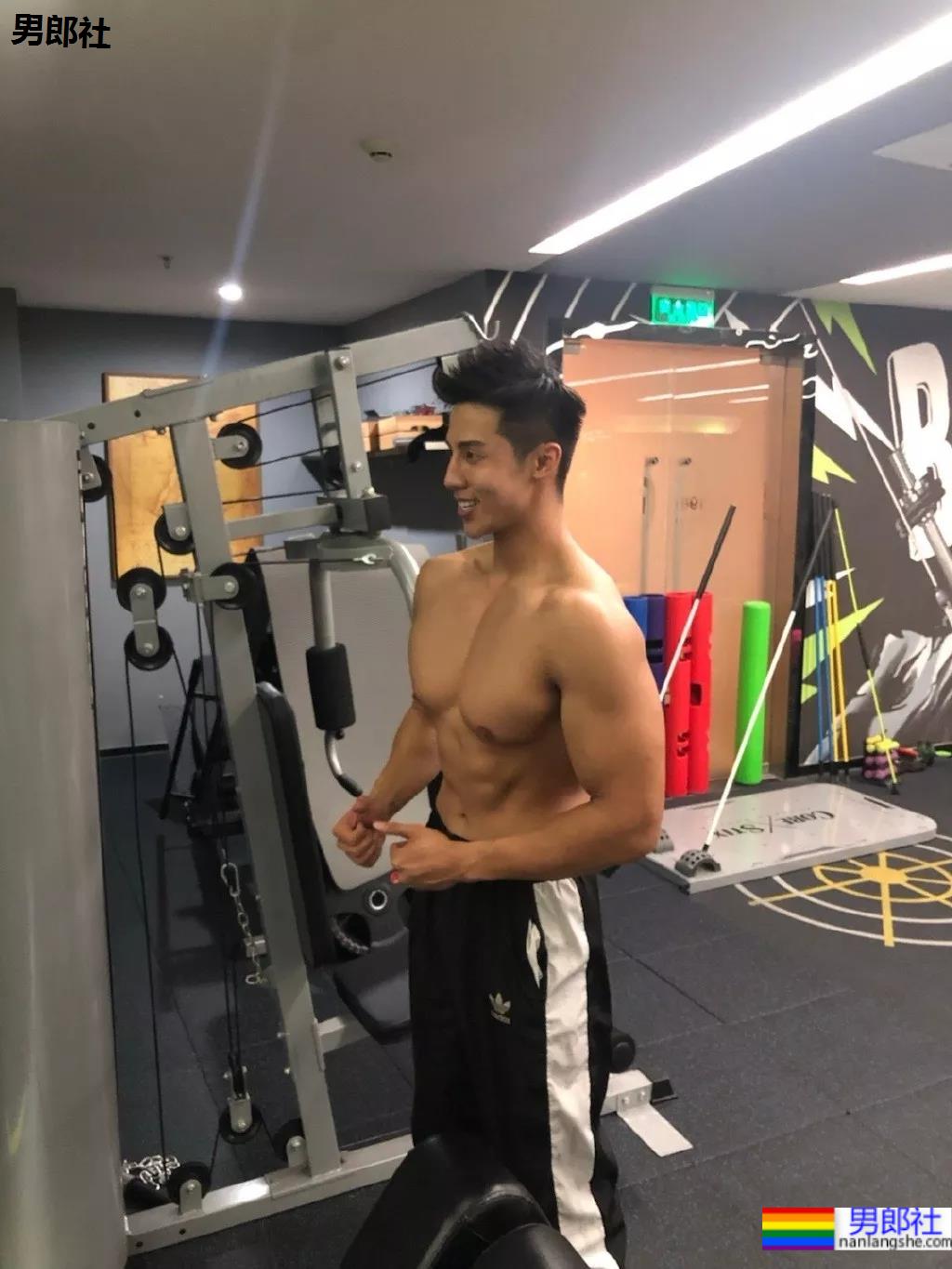 疯狂撞脸黄景瑜的6位高鼻梁肌肉帅哥,个个都是人间尤物! - 51虹马 疯狂撞脸黄景瑜的6位高鼻梁肌肉帅哥,个个都是人间尤物! - 51虹马