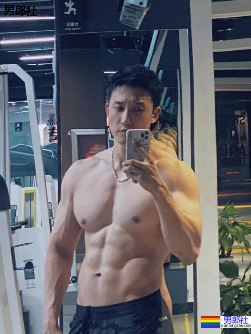 疯狂撞脸黄景瑜的6位高鼻梁肌肉帅哥,个个都是人间尤物! - 51虹马 疯狂撞脸黄景瑜的6位高鼻梁肌肉帅哥,个个都是人间尤物! - 51虹马