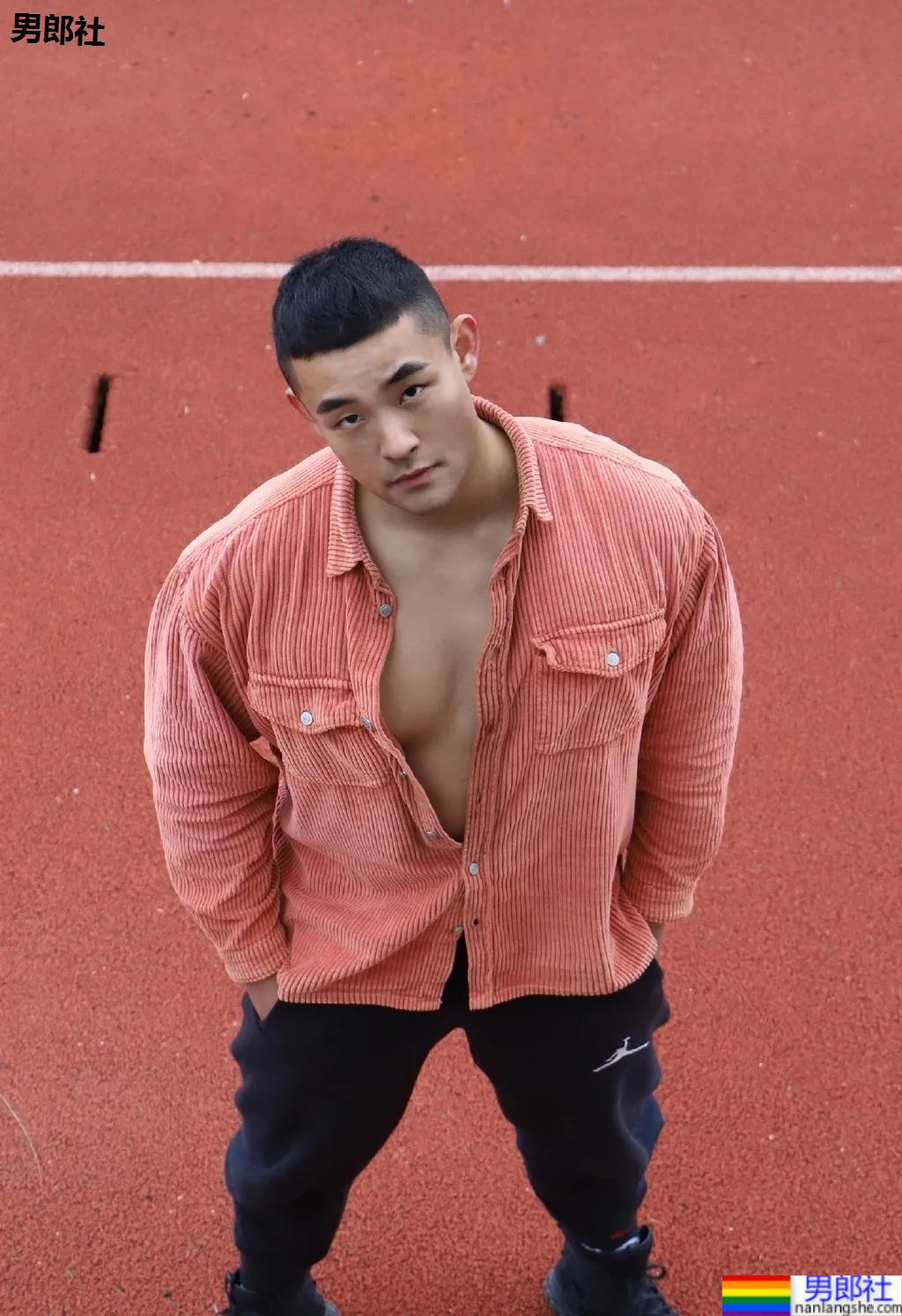 190CM寸头数学老师又高又壮，荷尔蒙爆棚了！-51虹马