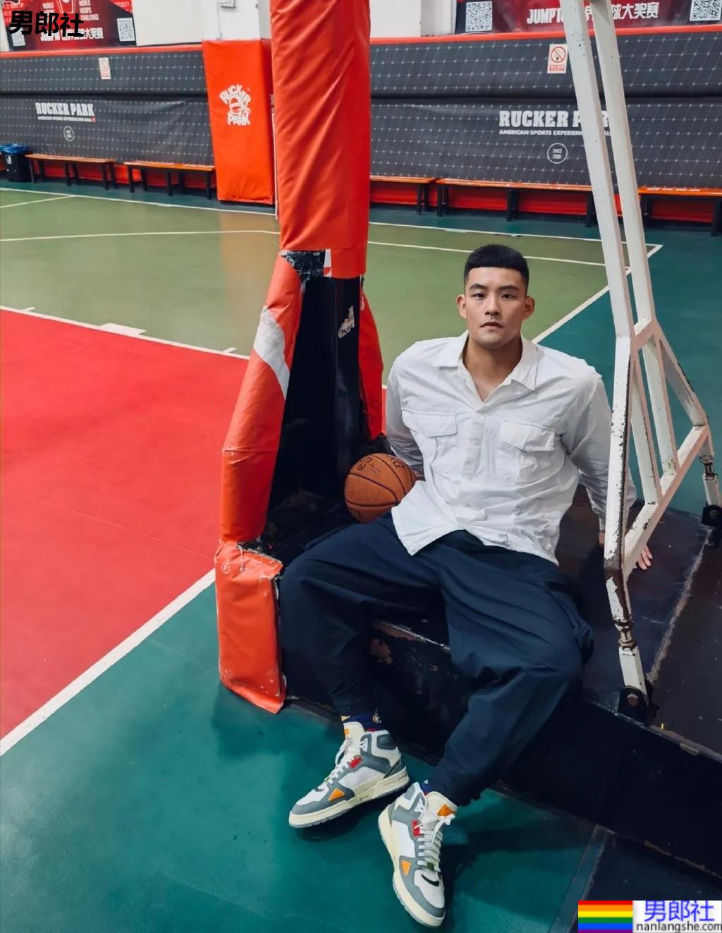 190CM寸头数学老师又高又壮，荷尔蒙爆棚了！ - 51虹马