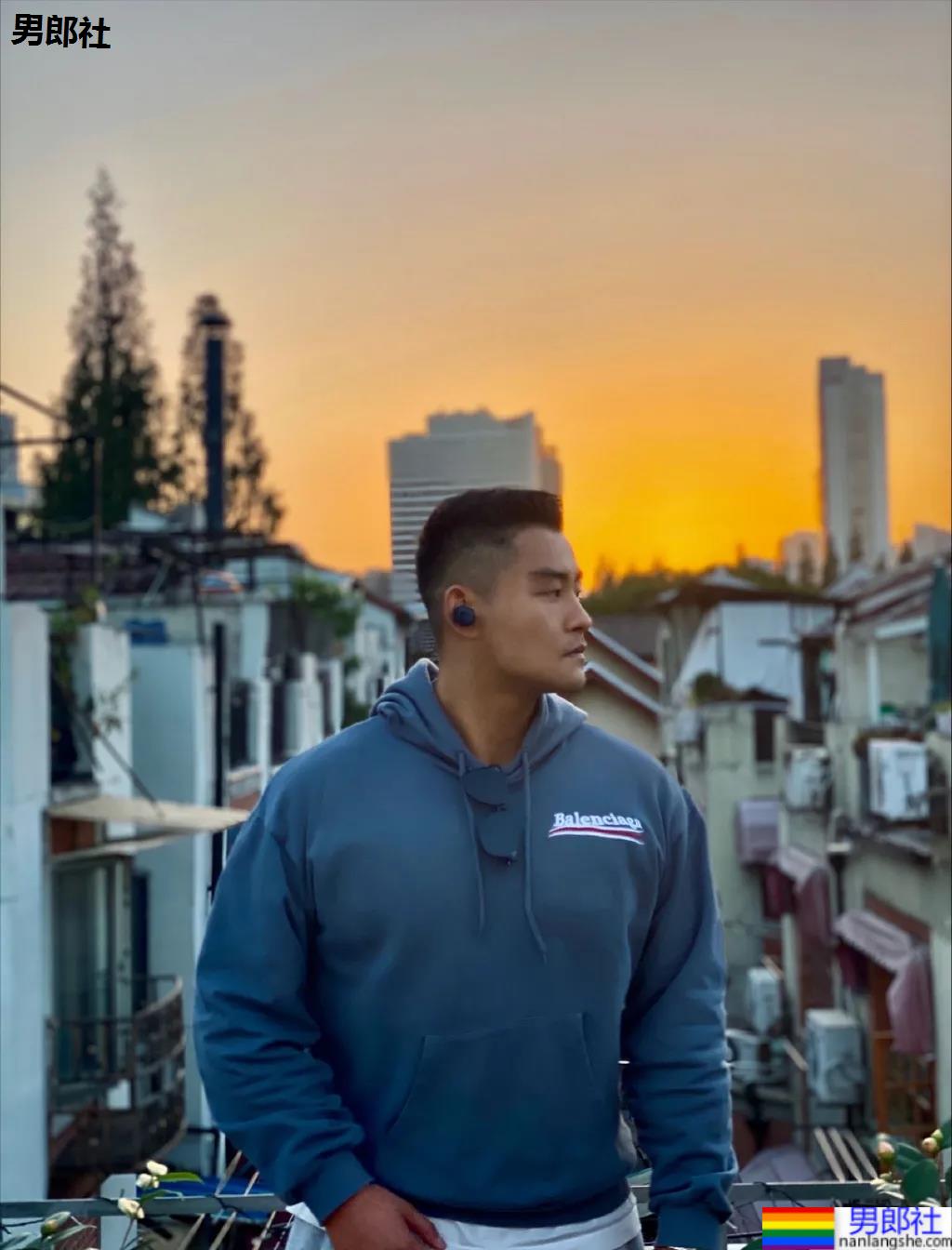 190CM寸头数学老师又高又壮，荷尔蒙爆棚了！ - 51虹马