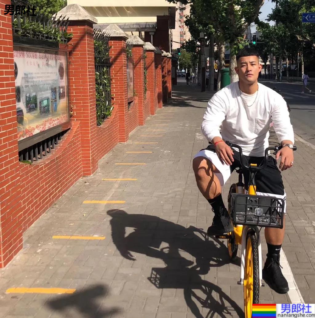 190CM寸头数学老师又高又壮，荷尔蒙爆棚了！ - 51虹马