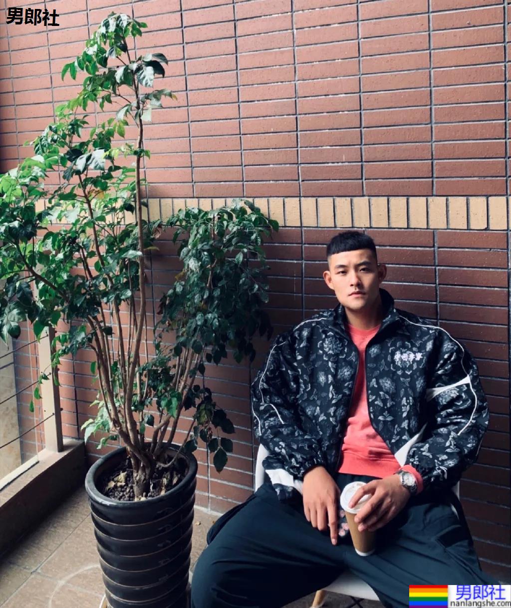 190CM寸头数学老师又高又壮，荷尔蒙爆棚了！ - 51虹马