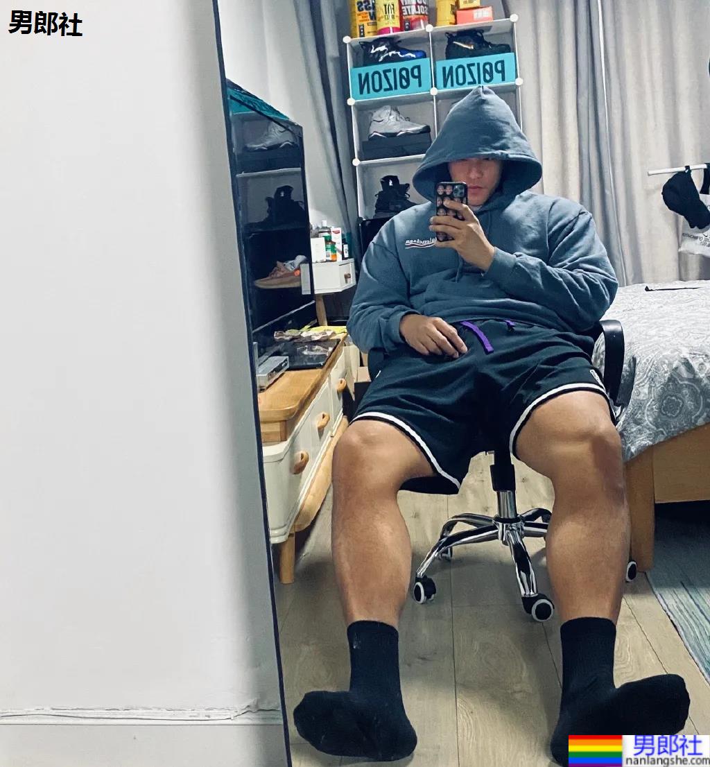 190CM寸头数学老师又高又壮，荷尔蒙爆棚了！ - 51虹马