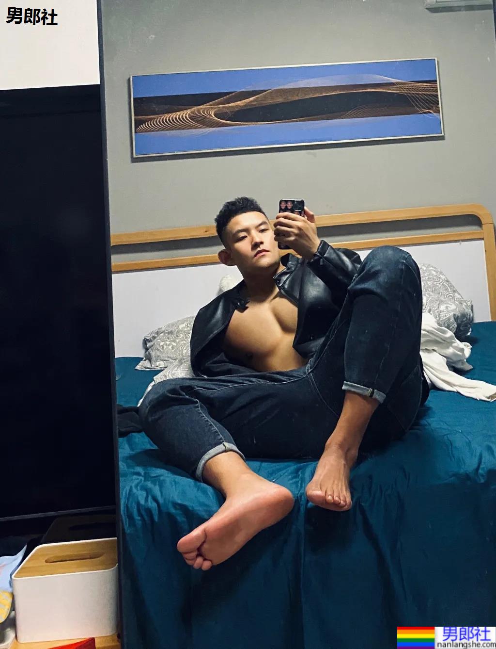 190CM寸头数学老师又高又壮，荷尔蒙爆棚了！ - 51虹马