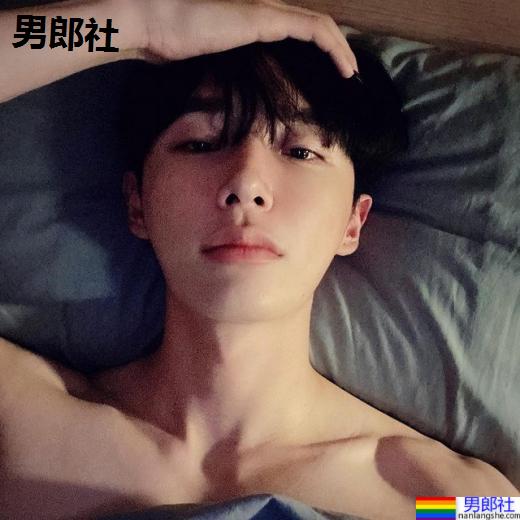 韩国国民男友笑容宛如甜点，暖心暖手带著边吃边走：최대수 - 51虹马