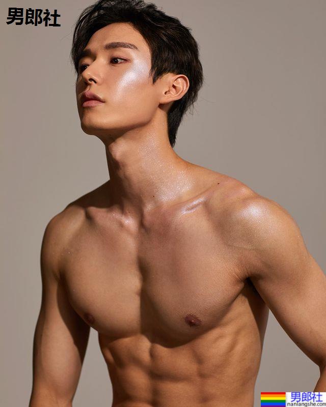 韩国国民男友笑容宛如甜点，暖心暖手带著边吃边走：최대수 - 51虹马