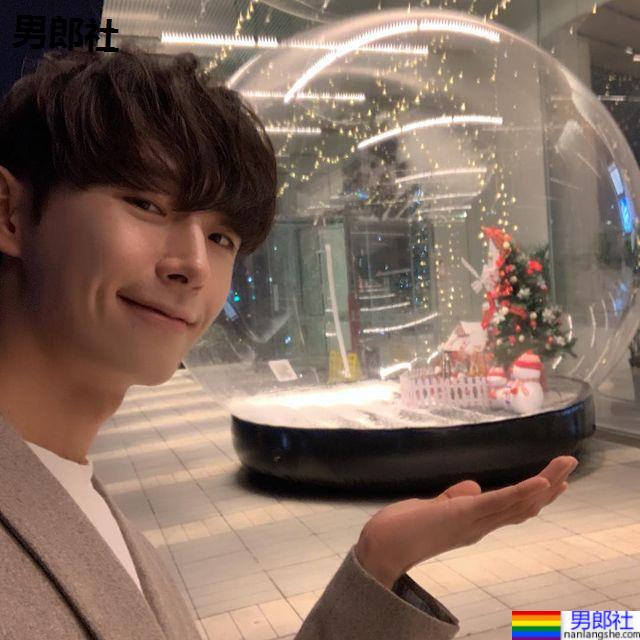 韩国国民男友笑容宛如甜点，暖心暖手带著边吃边走：최대수 - 51虹马