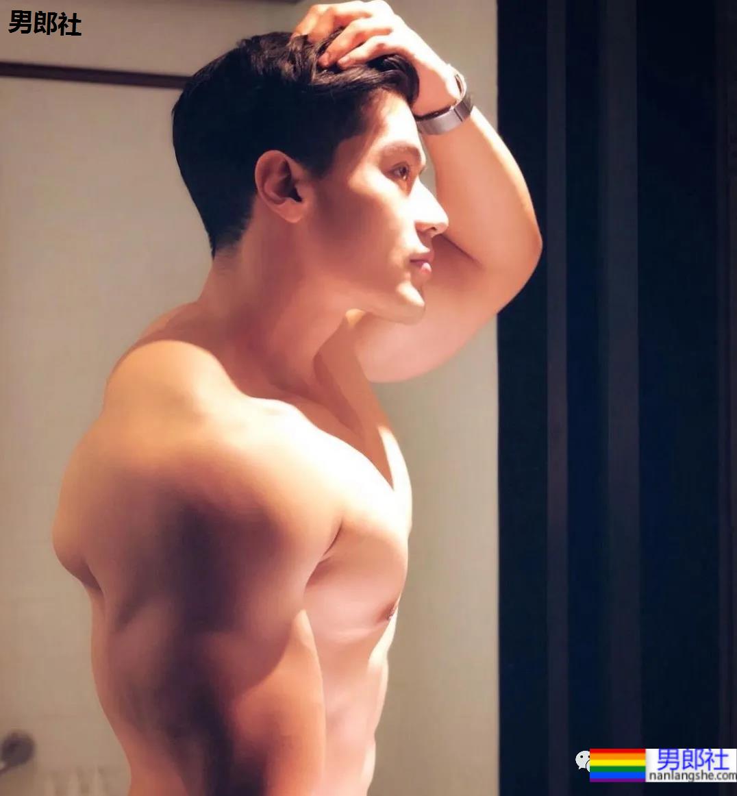 当肌肉男的胸肌练得比女人还大，你们觉得怎么样 - 51虹马