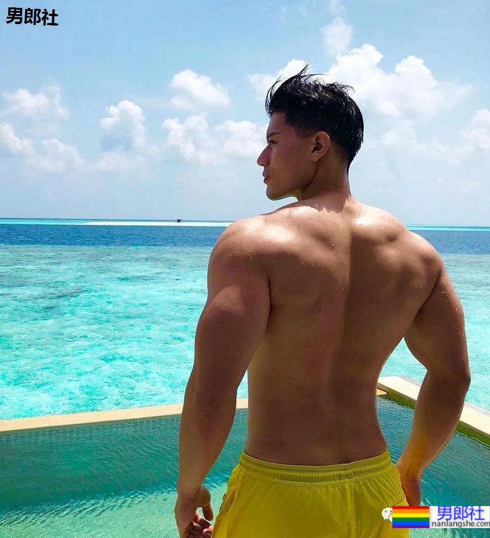 当肌肉男的胸肌练得比女人还大，你们觉得怎么样 - 51虹马