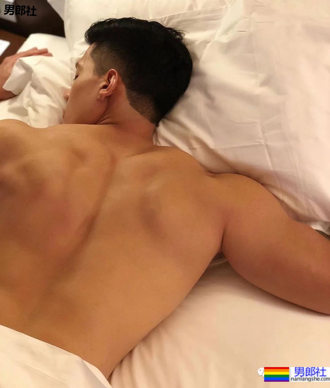 当肌肉男的胸肌练得比女人还大，你们觉得怎么样 - 51虹马