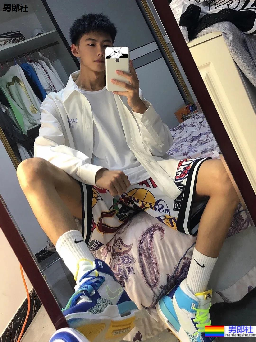 18岁清新球鞋小奶狗，满满少年感让你全程姨母笑！ - 51虹马