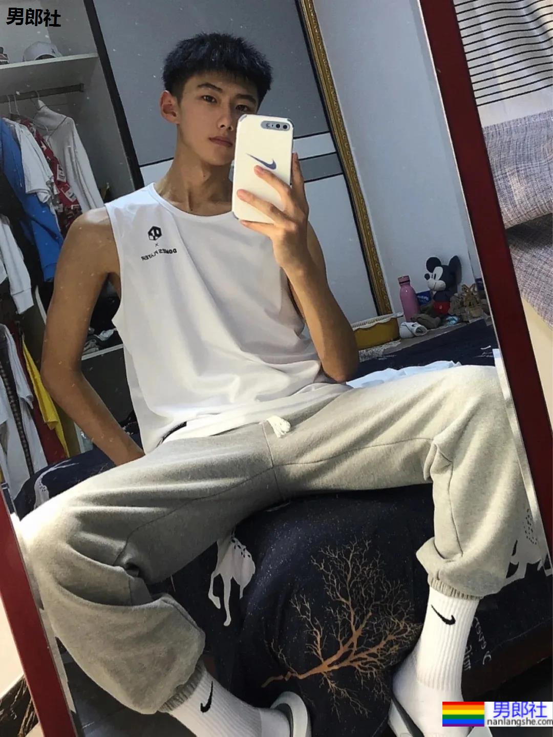 18岁清新球鞋小奶狗，满满少年感让你全程姨母笑！ - 51虹马