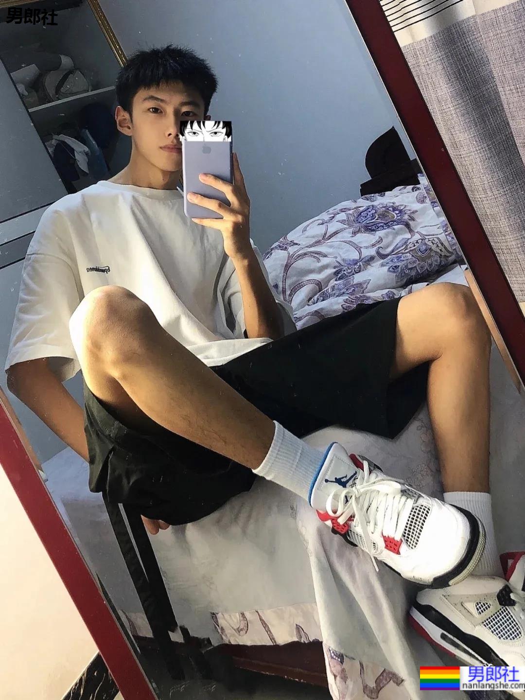 18岁清新球鞋小奶狗，满满少年感让你全程姨母笑！ - 51虹马