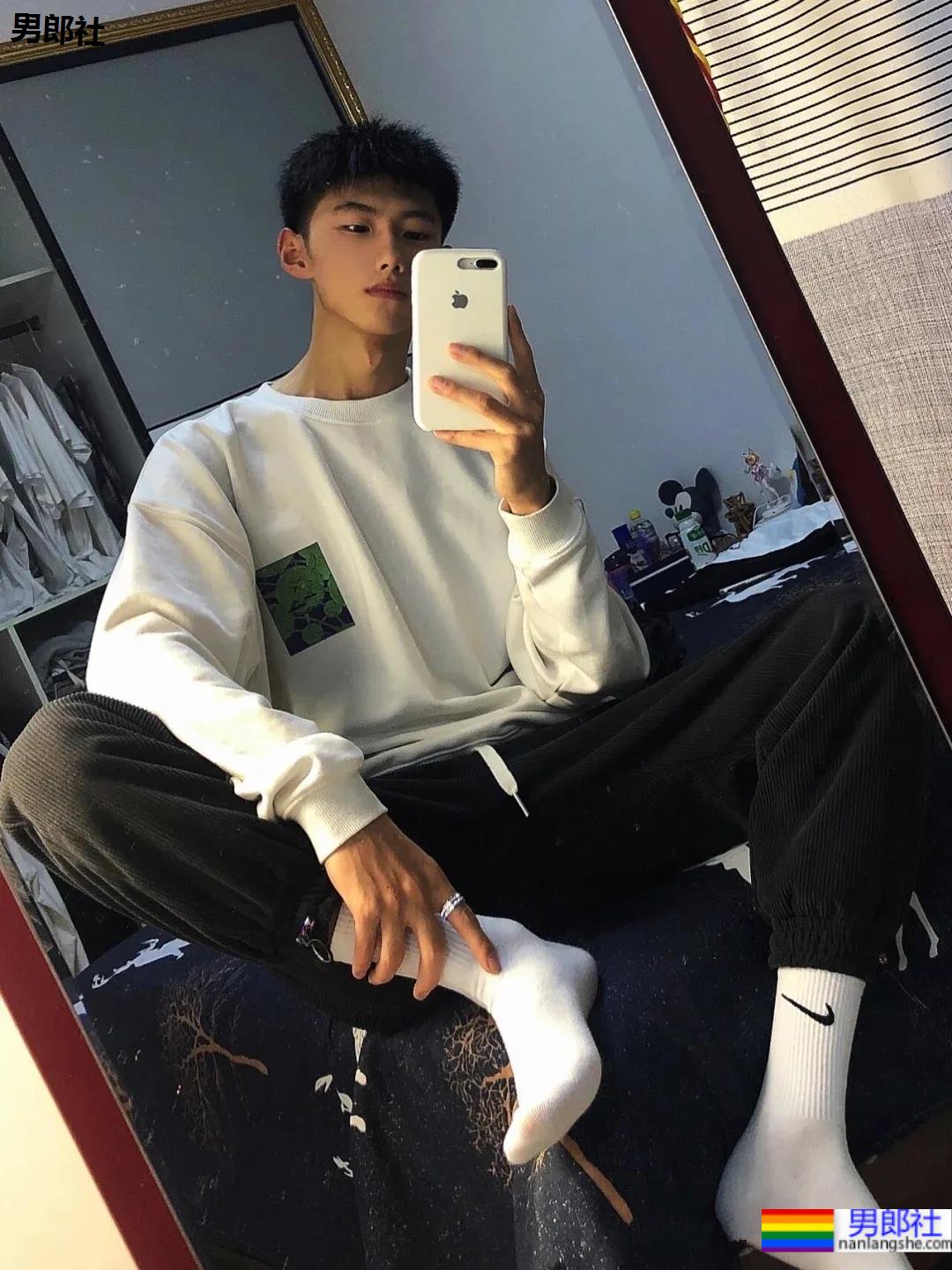 18岁清新球鞋小奶狗，满满少年感让你全程姨母笑！ - 51虹马