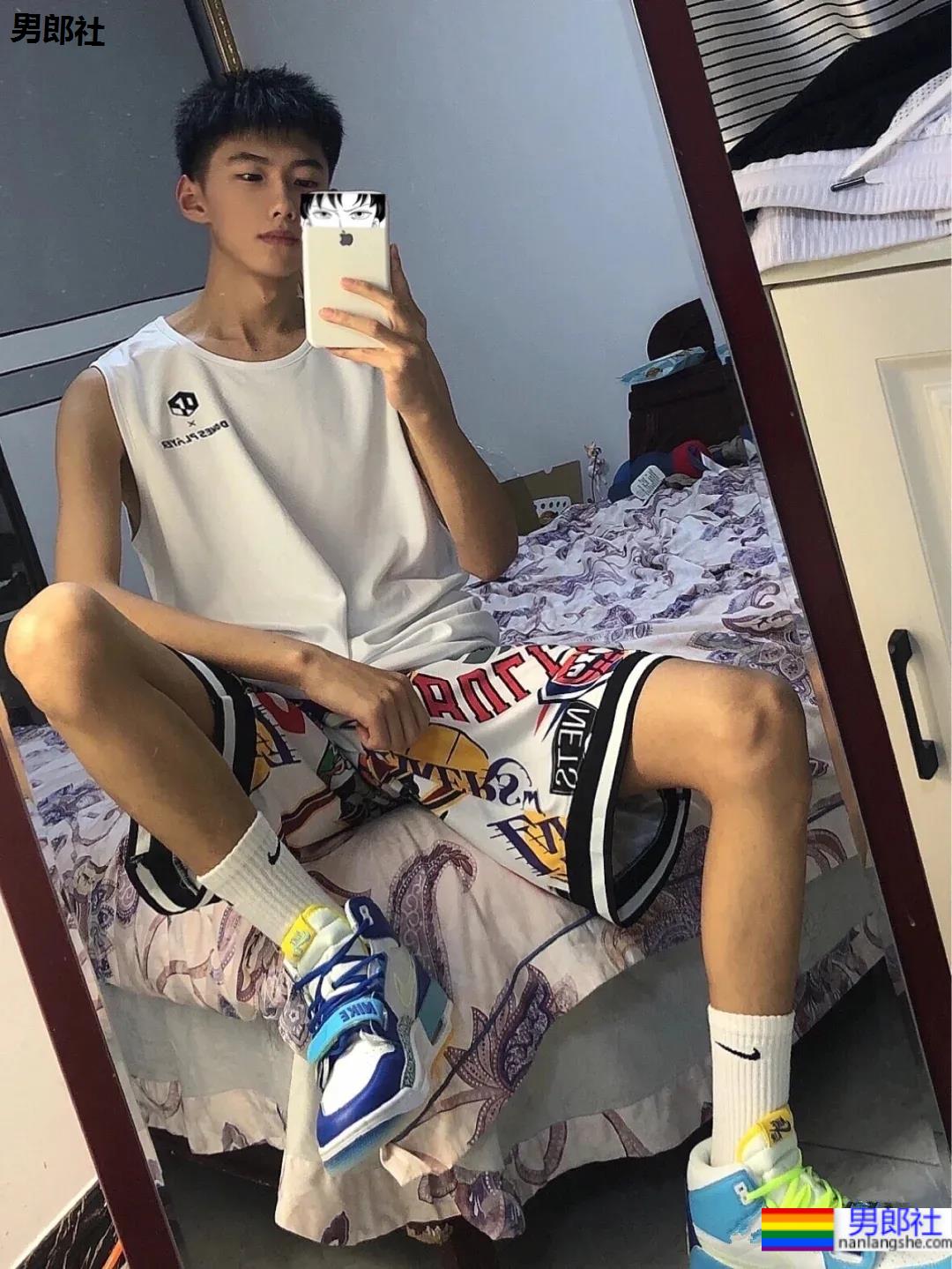 18岁清新球鞋小奶狗，满满少年感让你全程姨母笑！ - 51虹马