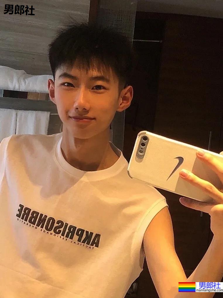 18岁清新球鞋小奶狗，满满少年感让你全程姨母笑！ - 51虹马