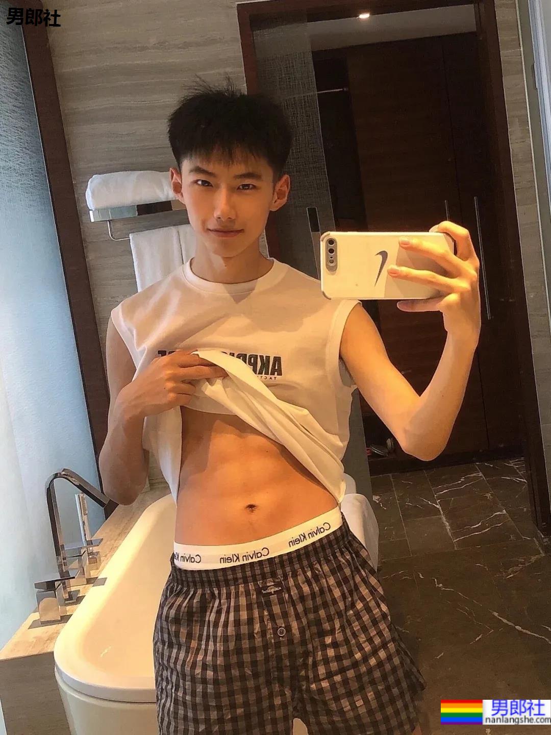 18岁清新球鞋小奶狗，满满少年感让你全程姨母笑！ - 51虹马