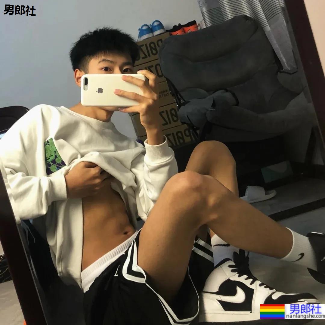 18岁清新球鞋小奶狗，满满少年感让你全程姨母笑！ - 51虹马