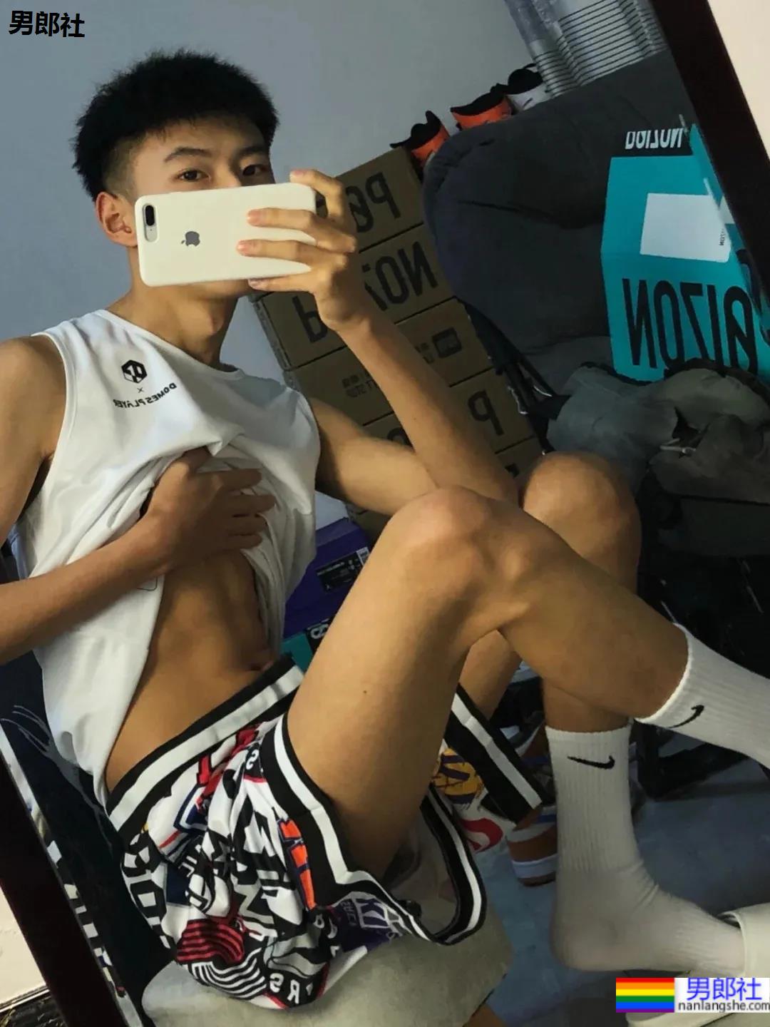 18岁清新球鞋小奶狗，满满少年感让你全程姨母笑！ - 51虹马