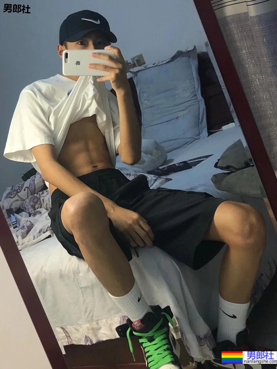 18岁清新球鞋小奶狗，满满少年感让你全程姨母笑！ - 51虹马