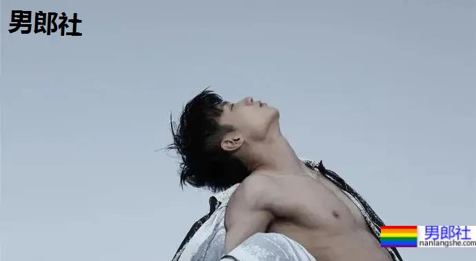 清秀帅气的00后小哥哥，身材竟然这么可口！ - 51虹马