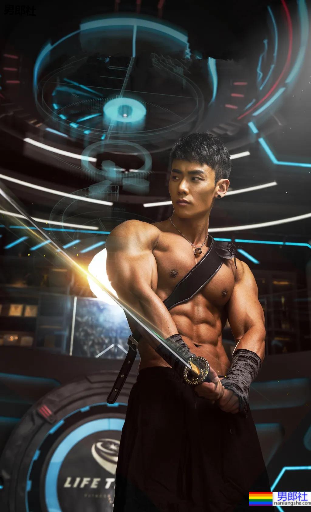 童颜腹肌重庆小哥火遍网络，炸裂腱子肉拍浴凧大片，真的馋人! - 51虹马