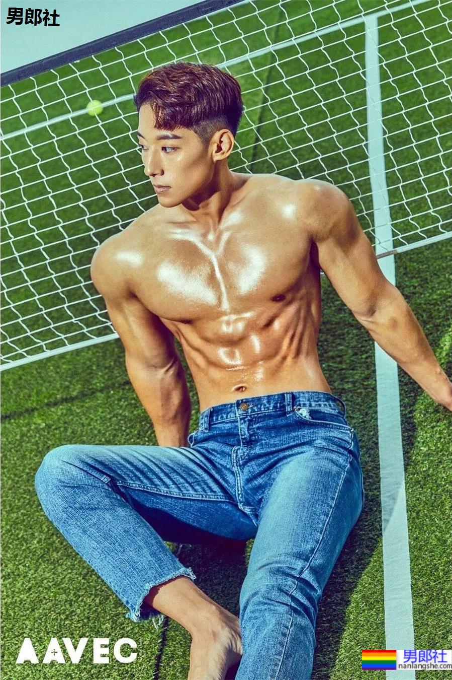 2021KR健身男模真实身材对比，是照片还是“照片”？ - 51虹马