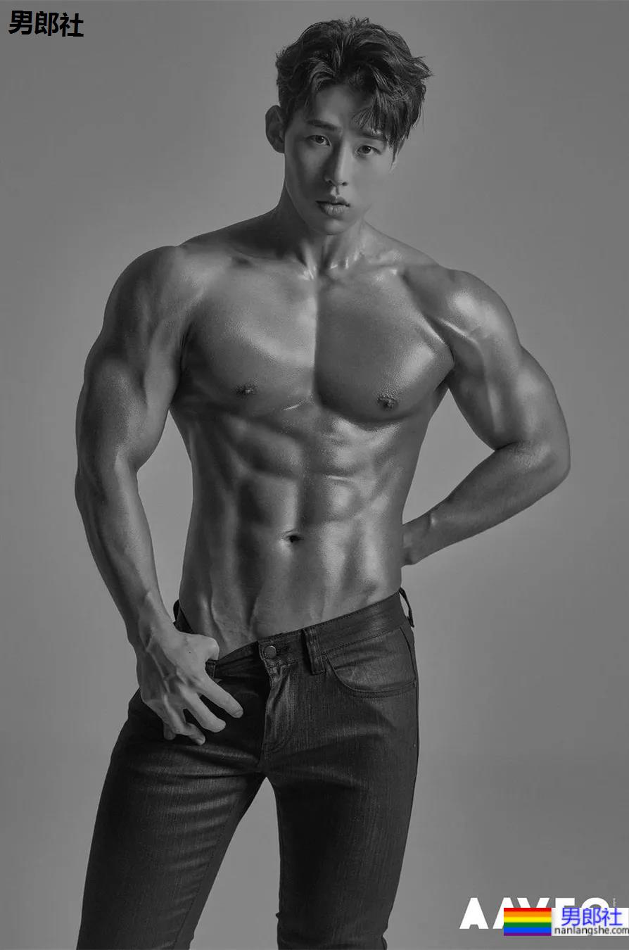 2021KR健身男模真实身材对比，是照片还是“照片”？ - 51虹马