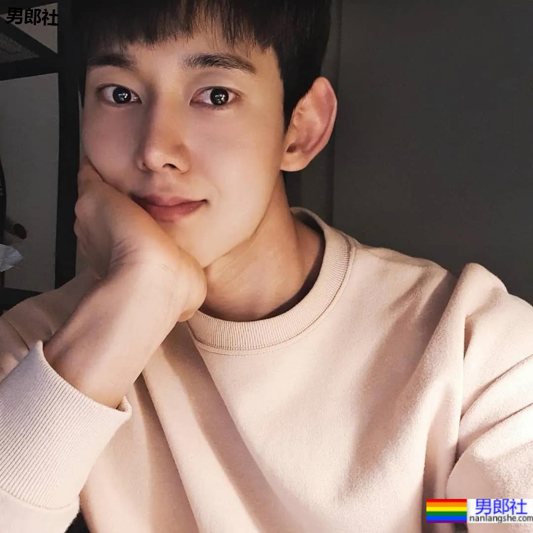 2021KR健身男模真实身材对比，是照片还是“照片”？ - 51虹马