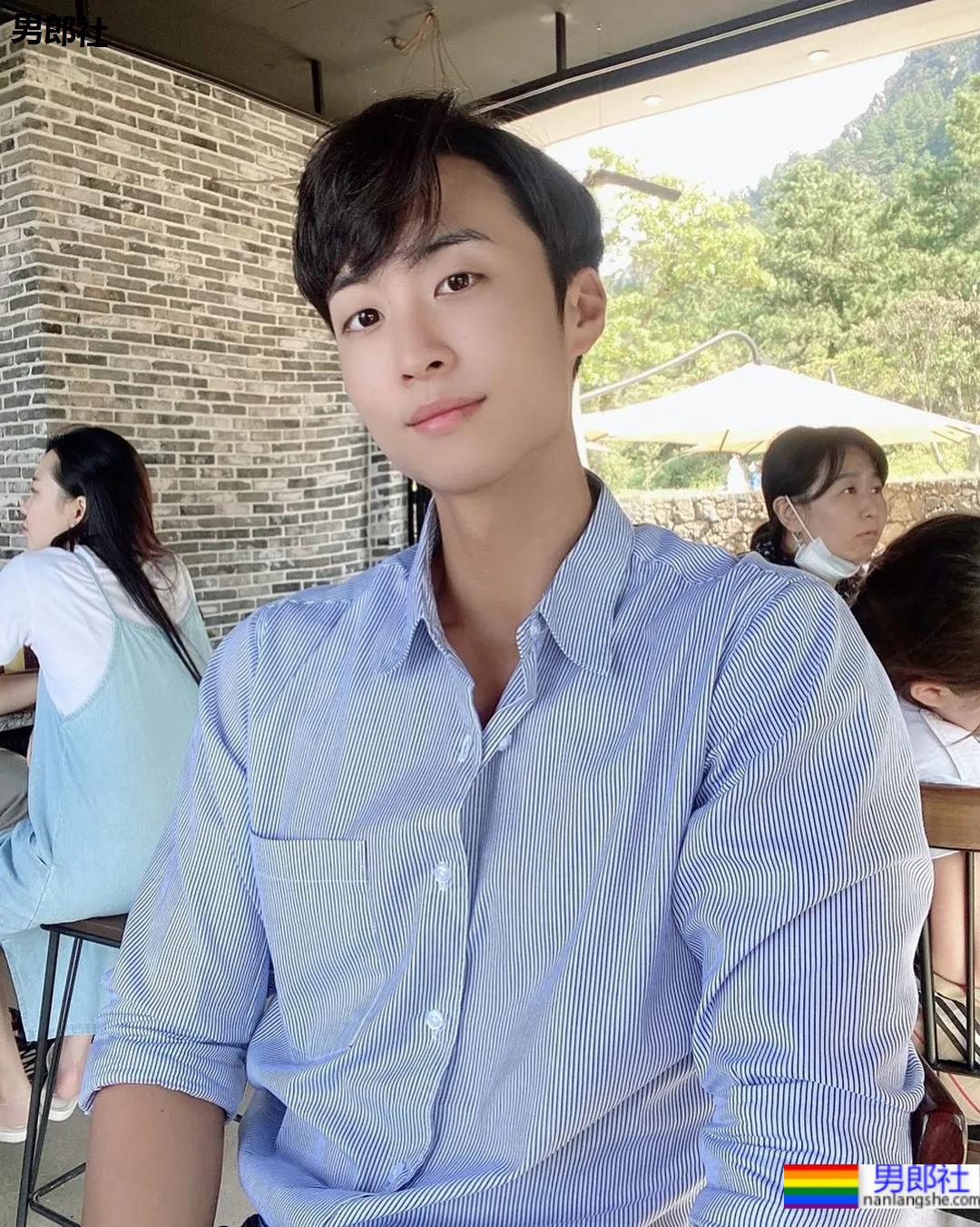 2021KR健身男模真实身材对比，是照片还是“照片”？ - 51虹马