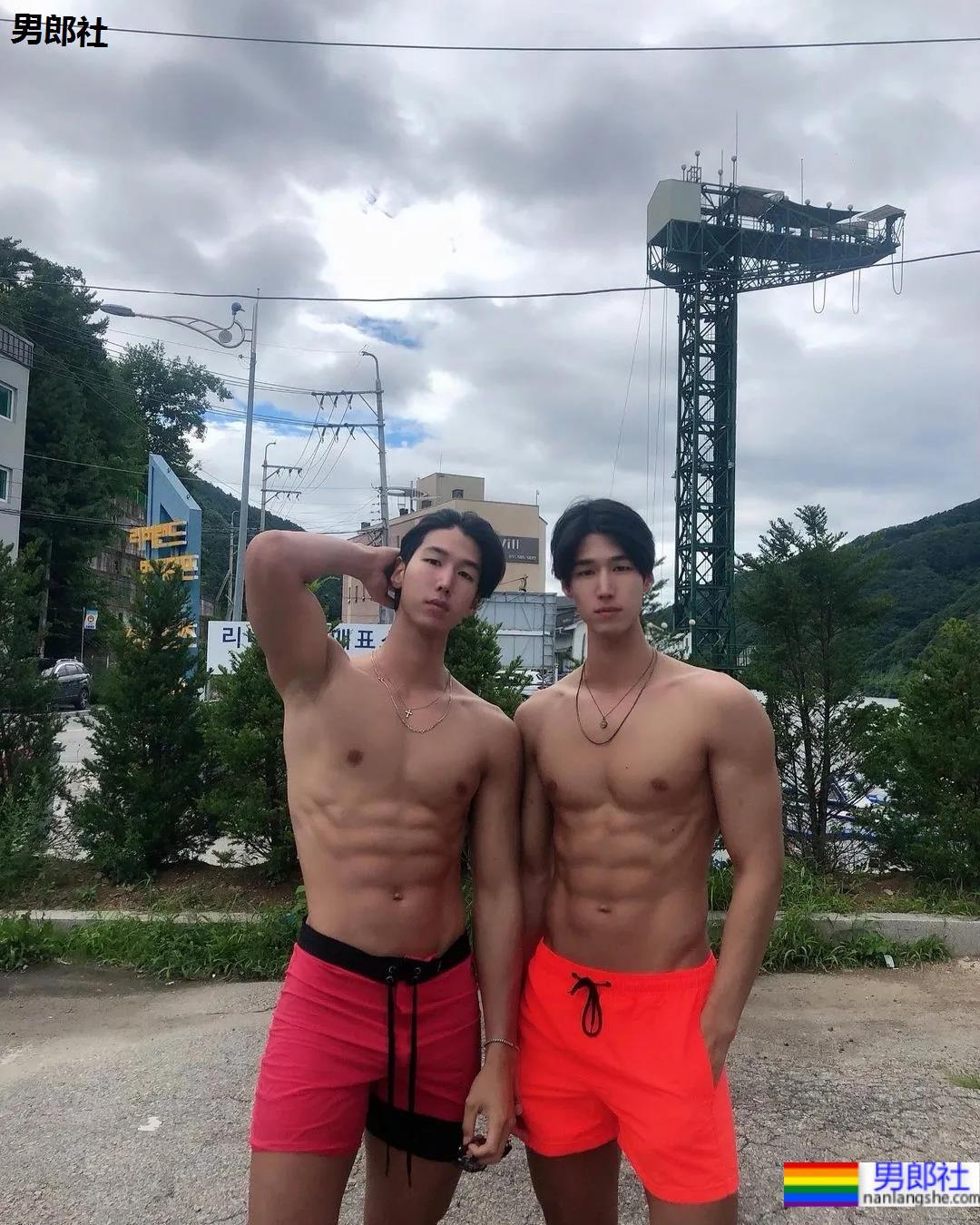 2021KR健身男模真实身材对比，是照片还是“照片”？ - 51虹马