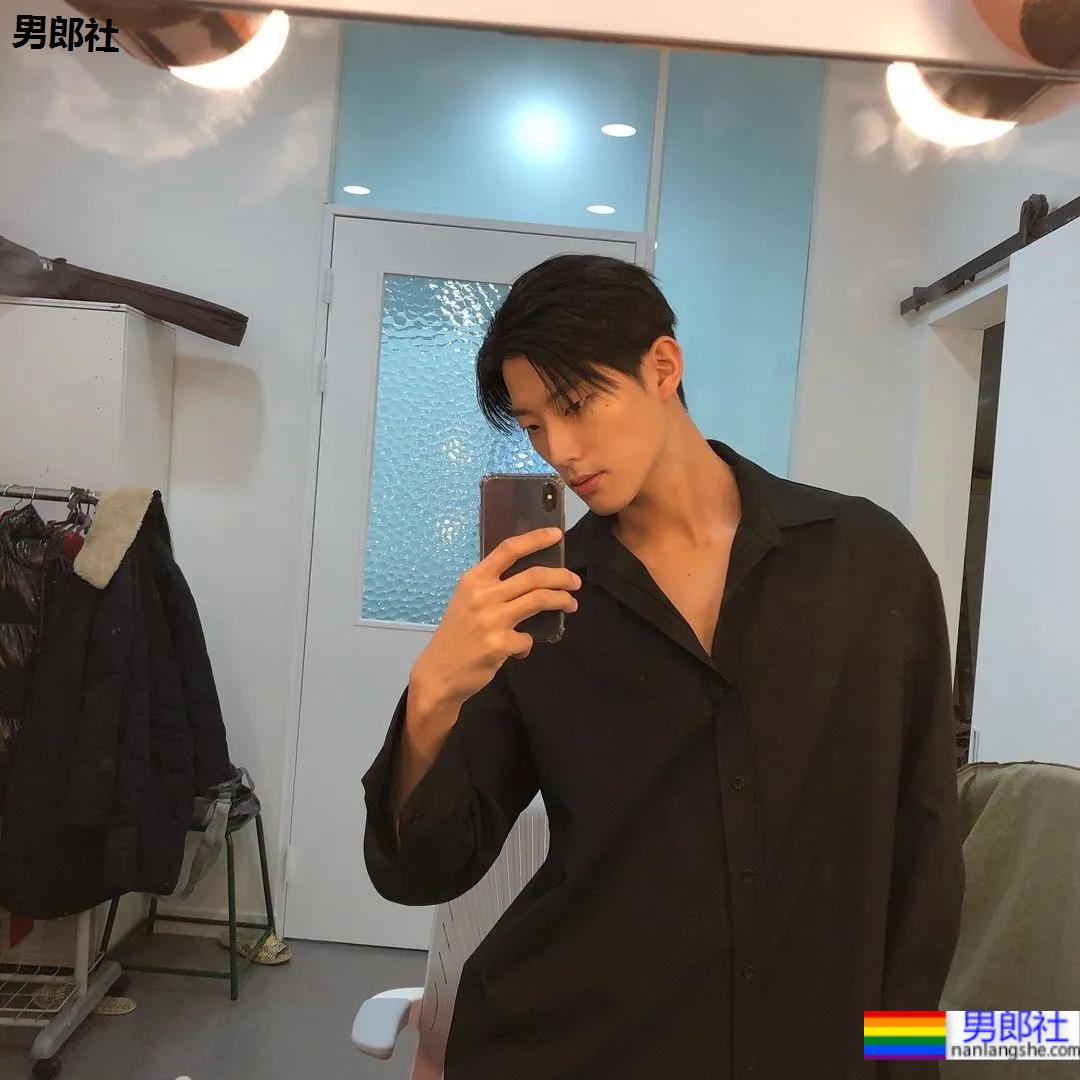 2021KR健身男模真实身材对比，是照片还是“照片”？ - 51虹马