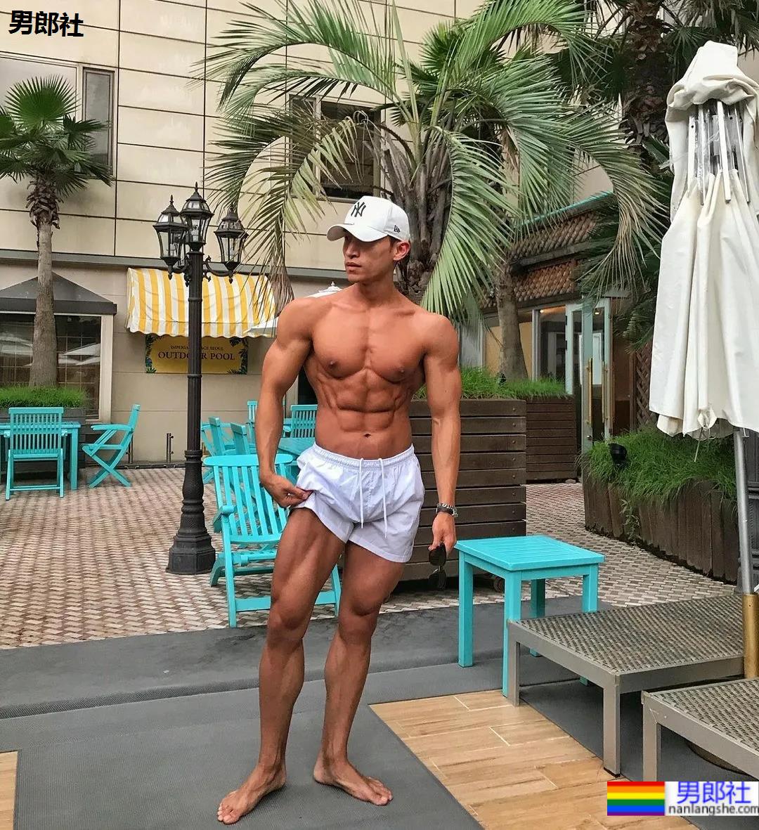 2021KR健身男模真实身材对比，是照片还是“照片”？ - 51虹马