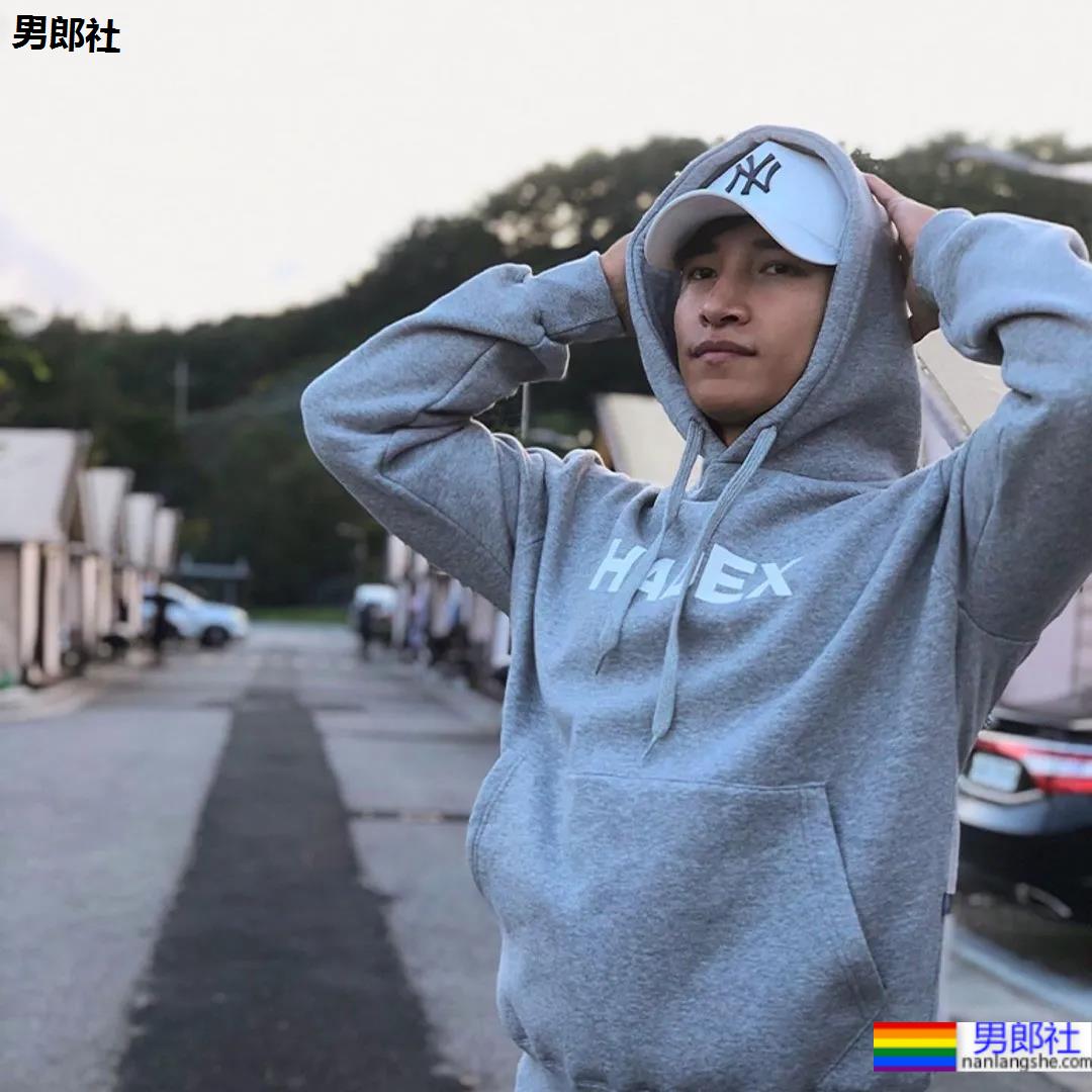 2021KR健身男模真实身材对比，是照片还是“照片”？ - 51虹马