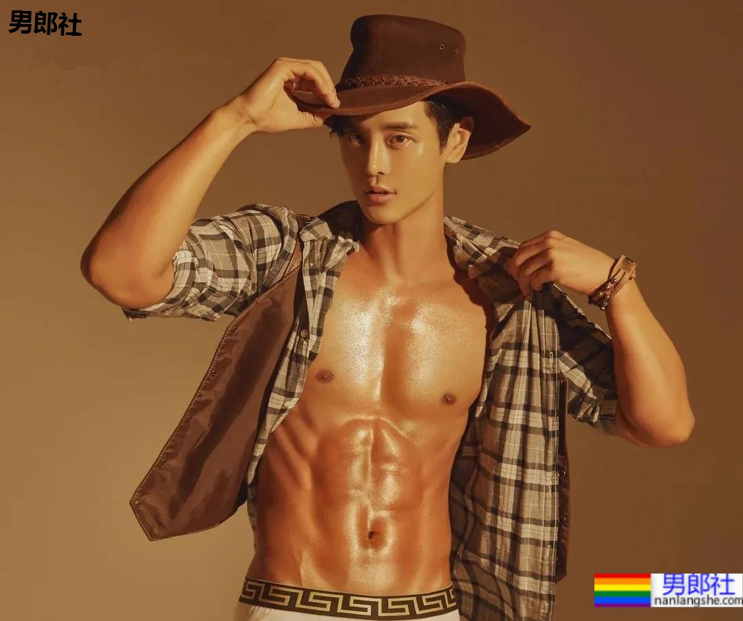 2021KR健身男模真实身材对比，是照片还是“照片”？ - 51虹马