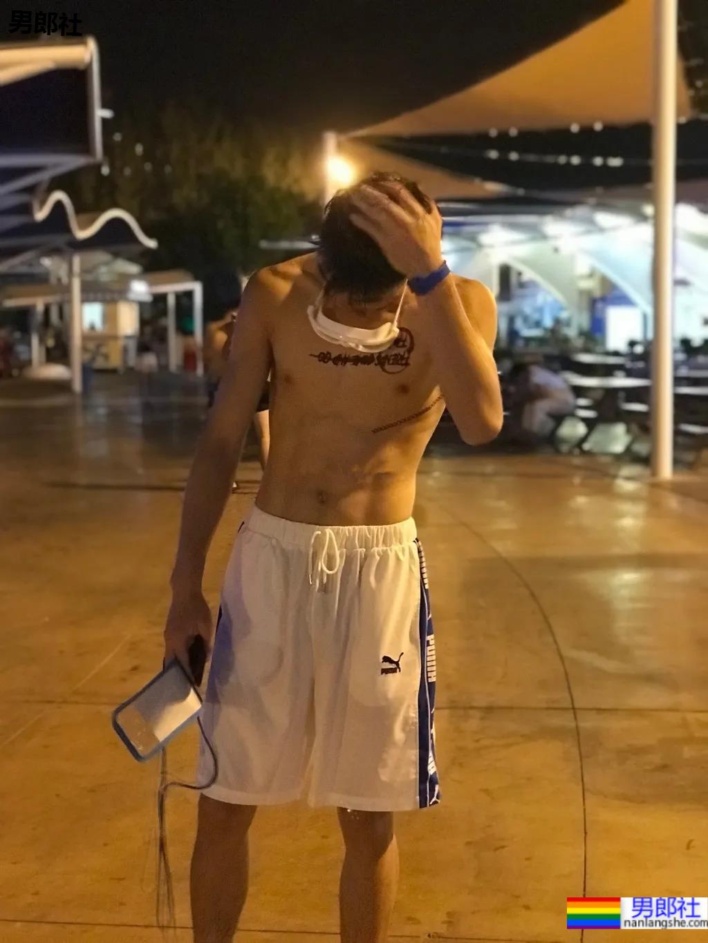 190cm郑大篮球体育生，这腹肌搓衣板集美们馋了! - 51虹马