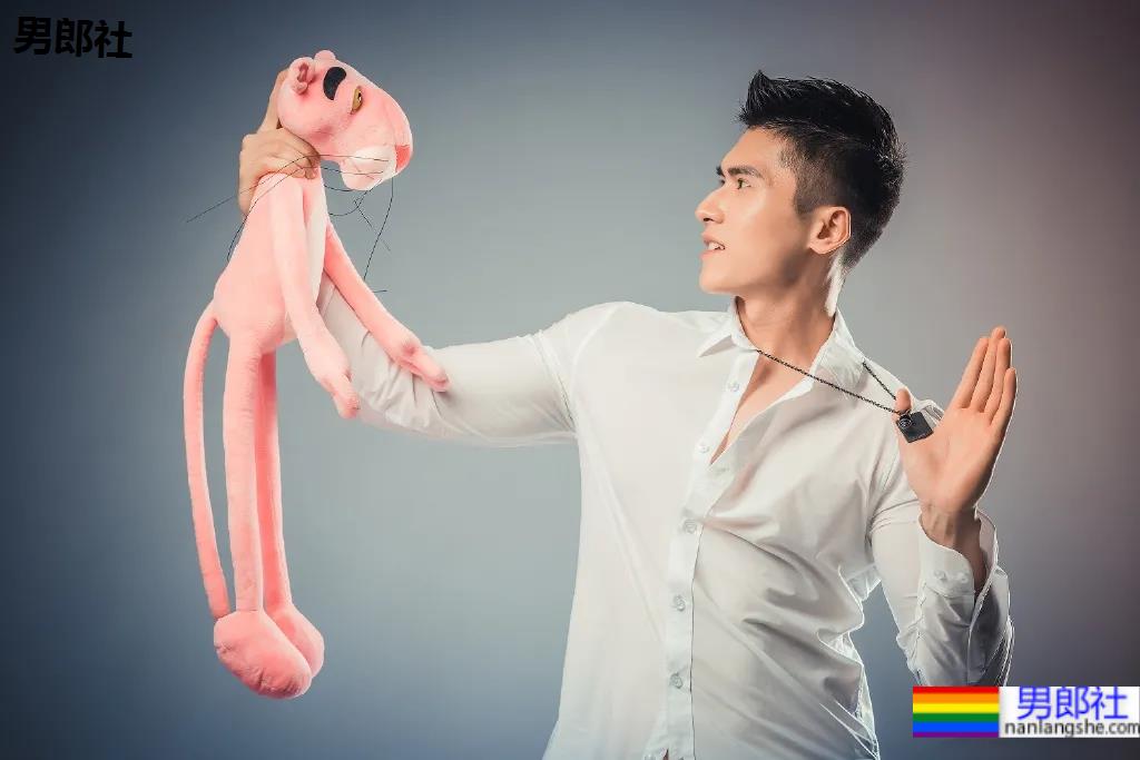 健身肌肉小哥拍荷尔蒙大片，这身材我馋了！-51虹马