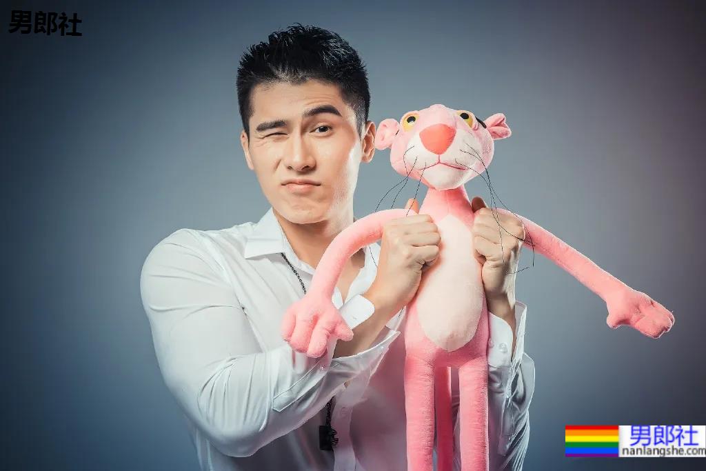 健身肌肉小哥拍荷尔蒙大片，这身材我馋了！ - 51虹马