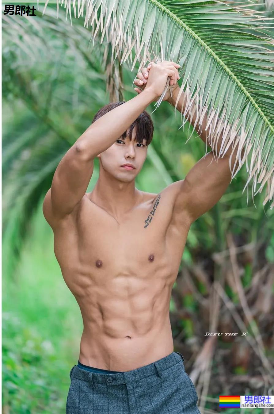 你们要的封面肌肉小哥来了,腱子肉健身私练这身材比例绝了! - 51虹马 你们要的封面肌肉小哥来了,腱子肉健身私练这身材比例绝了! - 51虹马