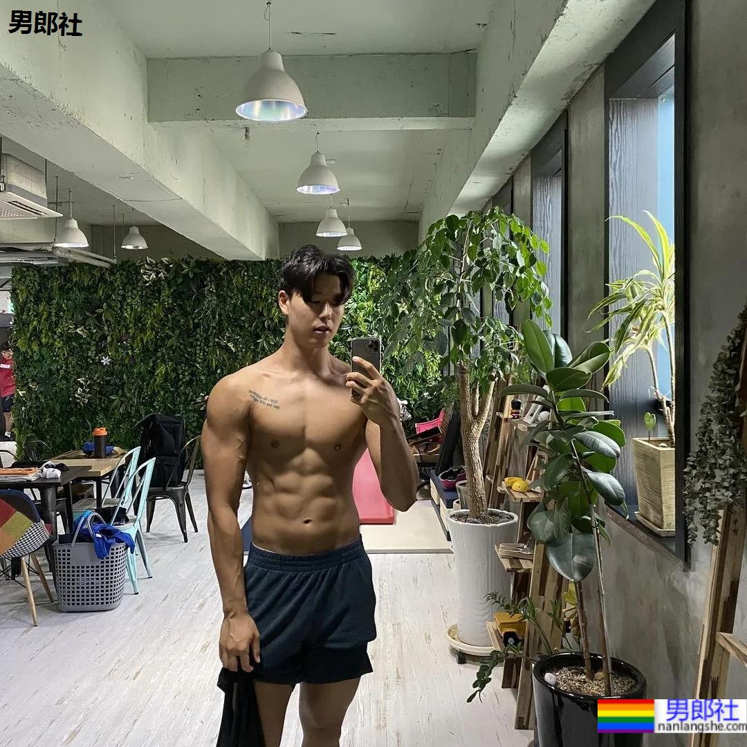 你们要的封面肌肉小哥来了,腱子肉健身私练这身材比例绝了! - 51虹马 你们要的封面肌肉小哥来了,腱子肉健身私练这身材比例绝了! - 51虹马