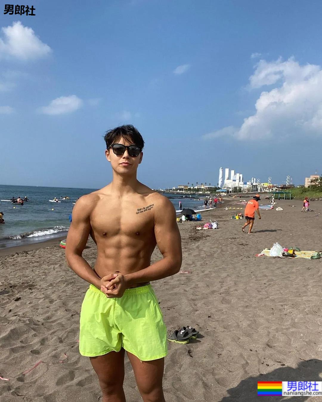 你们要的封面肌肉小哥来了,腱子肉健身私练这身材比例绝了! - 51虹马 你们要的封面肌肉小哥来了,腱子肉健身私练这身材比例绝了! - 51虹马